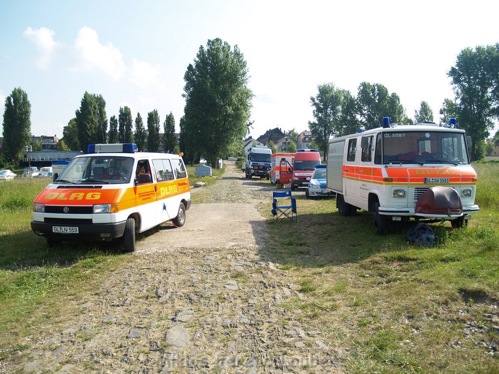 Uebung PRhein Feuerwehr Polizei DLRG Leverkusen Hitdorf P003.JPG